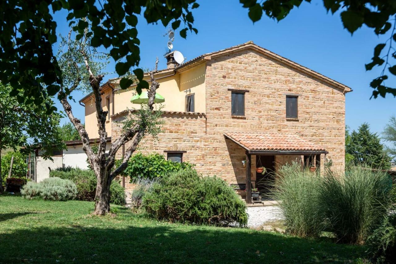 Il Casale Di Aurora Country House Colmurano Exteriör bild